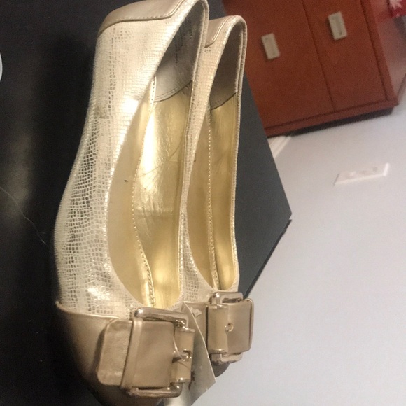 Flats - Picture 2 of 4